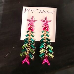 🎄🎁CHRISTMAS IS COMING!☃️🎄 NWT Betsey Johnson fishbone Christmas Tree earrings